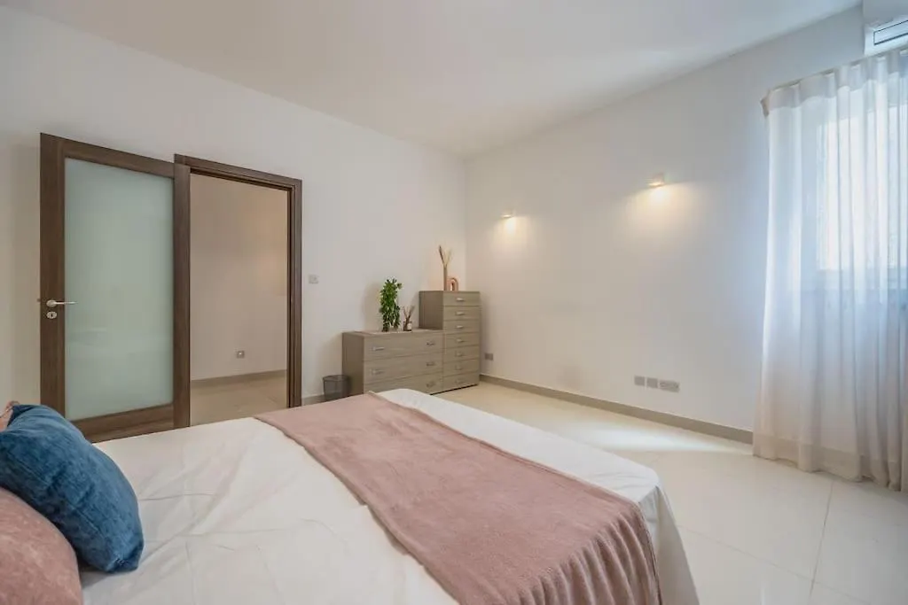 Modern 3 Bedrooms Penthouse With A Breathtaking Valletta View Sliema Malta