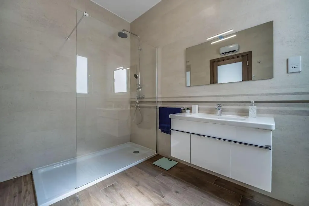 Modern 3 Bedrooms Penthouse With A Breathtaking Valletta View Sliema