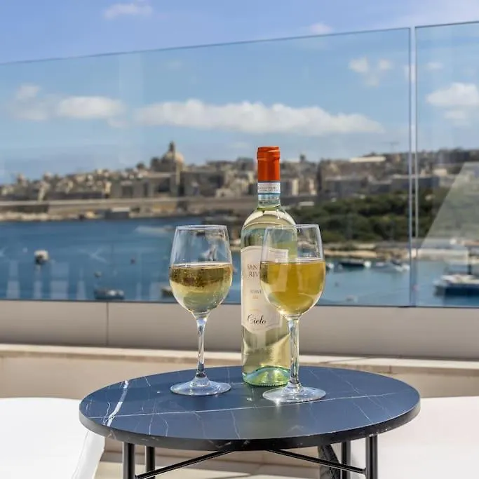 Modern 3 Bedrooms Penthouse With A Breathtaking Valletta View Sliema
