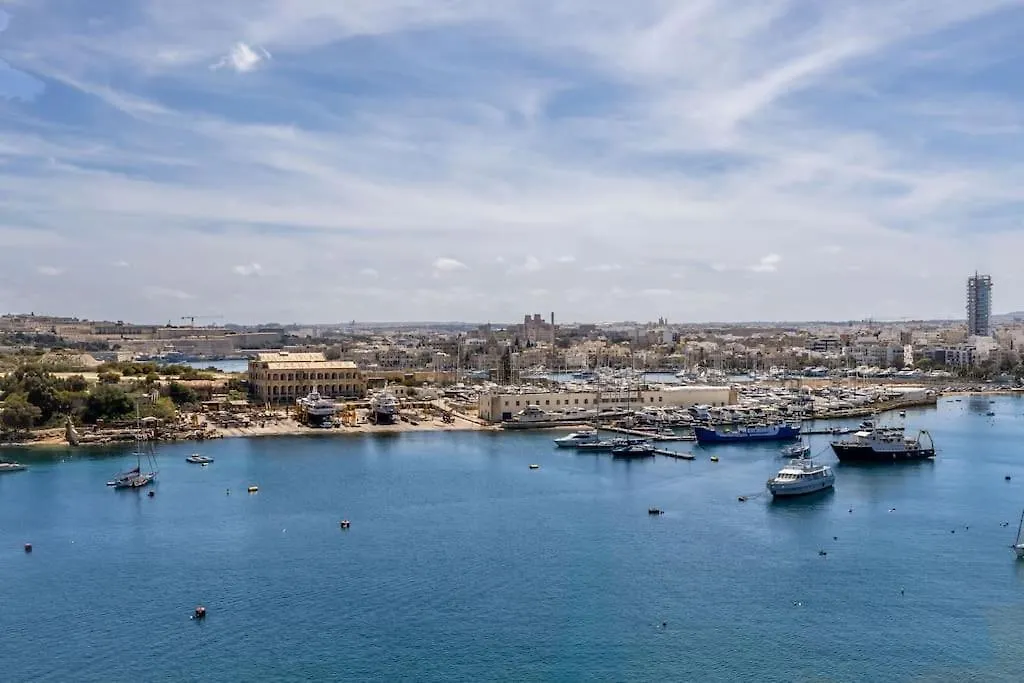 Modern 3 Bedrooms Penthouse With A Breathtaking Valletta View Sliema