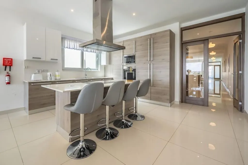 Apartment Modern 3 Bedrooms Penthouse With A Breathtaking Valletta View Sliema