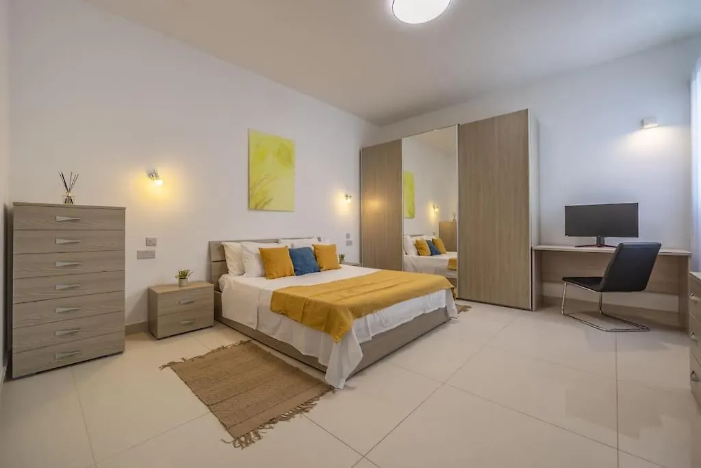 Apartment Modern 3 Bedrooms Penthouse With A Breathtaking Valletta View Sliema