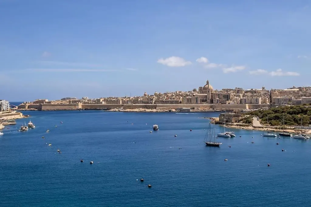 Modern 3 Bedrooms Penthouse With A Breathtaking Valletta View Sliema 0*,  Malte