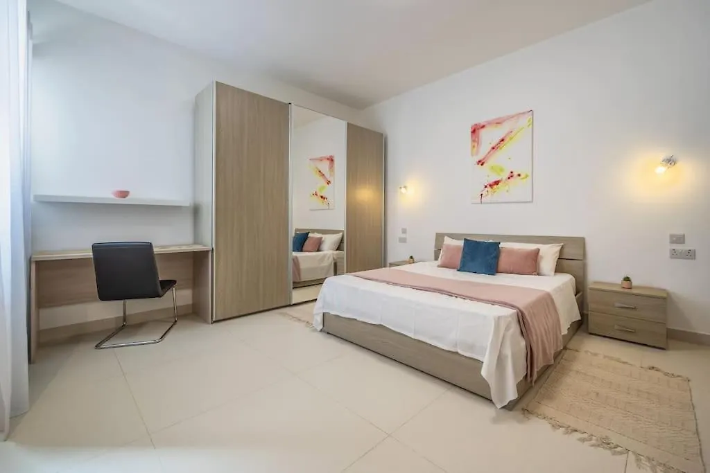 Modern 3 Bedrooms Penthouse With A Breathtaking Valletta View Sliema 0*,